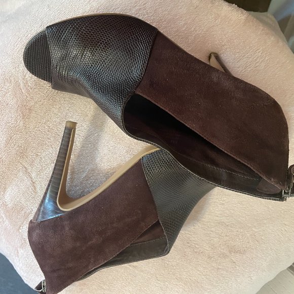 Halogen Ankle Style Brown Suede Booties Size 8M Women's Zip IN Back Thin Heel - Picture 5 of 12